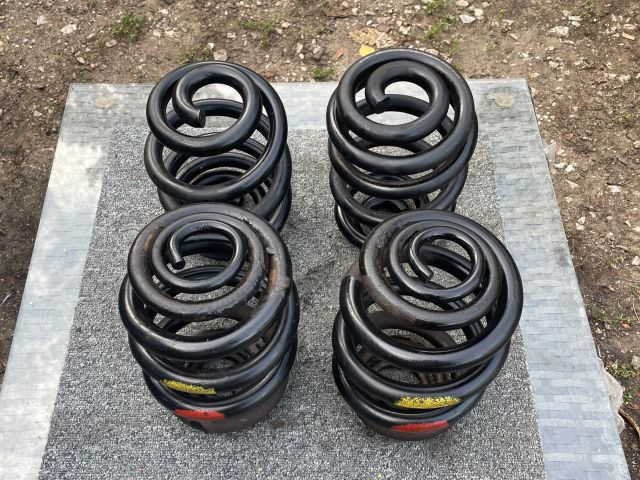 bontott MERCEDES-BENZ VITO Hátsó Rugó