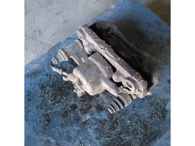 bontott MERCEDES-BENZ VITO Jobb első Féknyereg Munkahengerrel