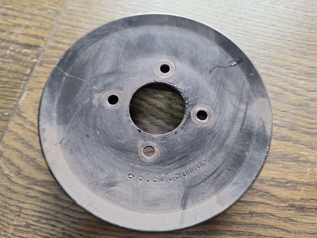 bontott MERCEDES-BENZ VITO Vízpumpa Szíjtárcsa