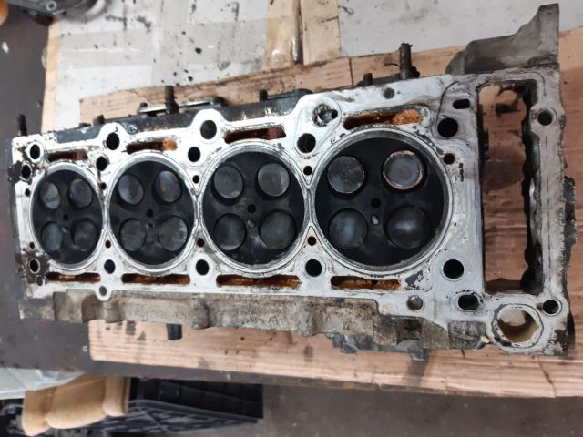 bontott MERCEDES-BENZ VITO Hengerfej