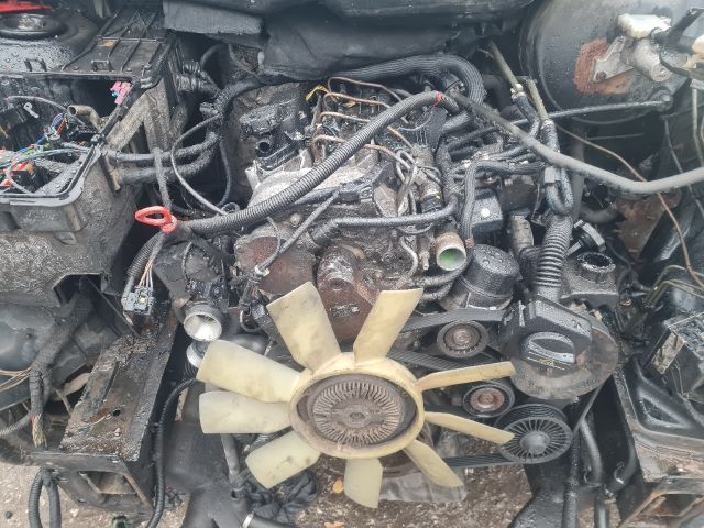 bontott MERCEDES-BENZ VITO Motor (Fűzött blokk hengerfejjel)