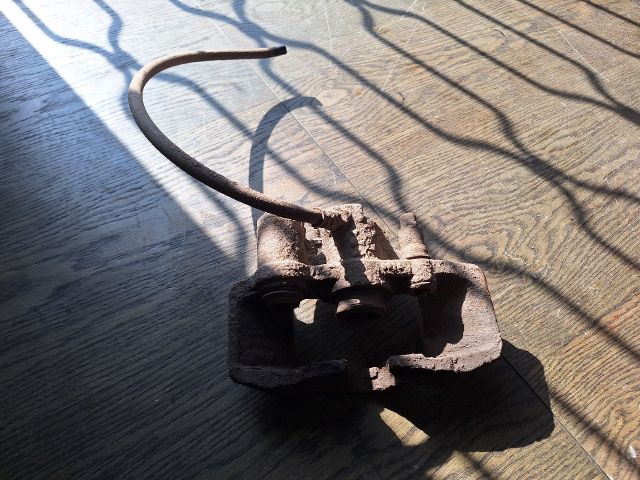 bontott MERCEDES-BENZ VITO Bal hátsó Féknyereg Munkahengerrel