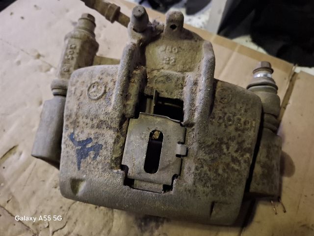 bontott MERCEDES-BENZ VITO Jobb első Féknyereg Munkahengerrel