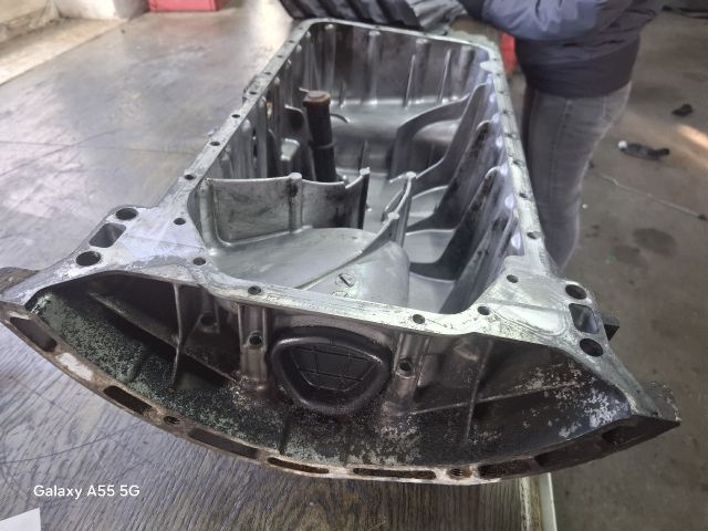 bontott MERCEDES-BENZ VITO Olajteknő