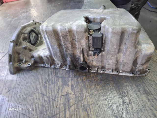 bontott MERCEDES-BENZ VITO Olajteknő