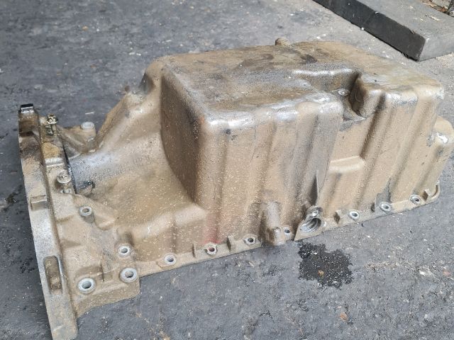 bontott MERCEDES-BENZ VITO Olajteknő