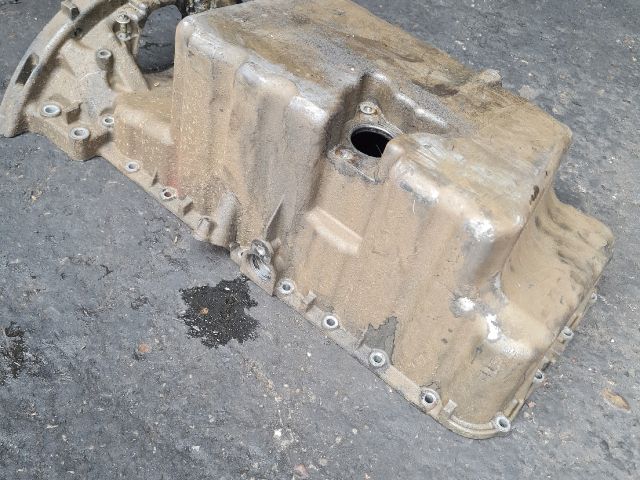 bontott MERCEDES-BENZ VITO Olajteknő