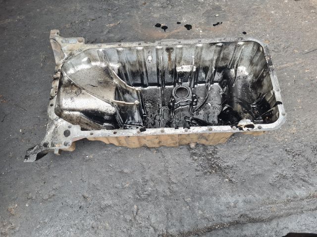 bontott MERCEDES-BENZ VITO Olajteknő