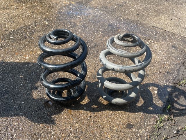 bontott MERCEDES-BENZ VITO Hátsó Rugó