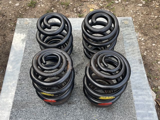 bontott MERCEDES-BENZ VITO Hátsó Rugó