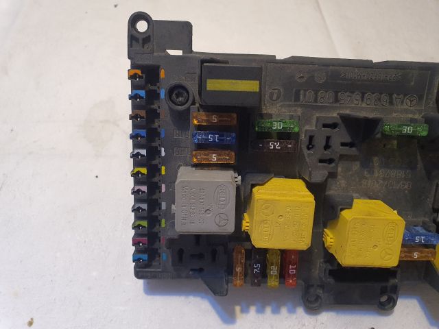 bontott MERCEDES-BENZ VITO Biztosítéktábla Motortér