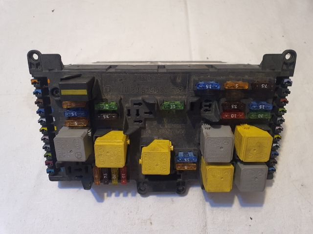 bontott MERCEDES-BENZ VITO Biztosítéktábla Motortér