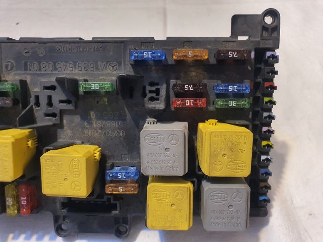 bontott MERCEDES-BENZ VITO Biztosítéktábla Motortér