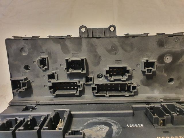 bontott MERCEDES-BENZ VITO Biztosítéktábla Motortér