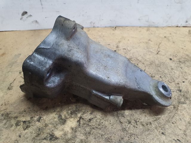 bontott MERCEDES-BENZ VITO Motor Tartó Bak (Fém)