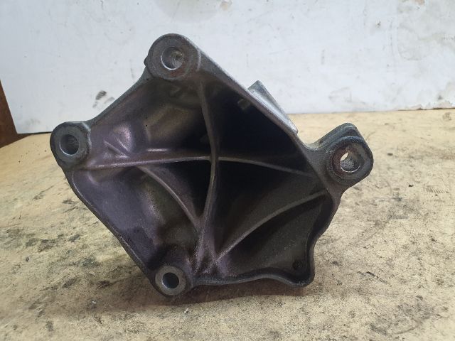 bontott MERCEDES-BENZ VITO Motor Tartó Bak (Fém)