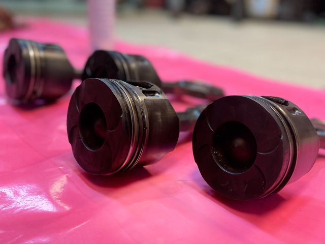 bontott MERCEDES-BENZ VITO Dugattyú és Hajtókar