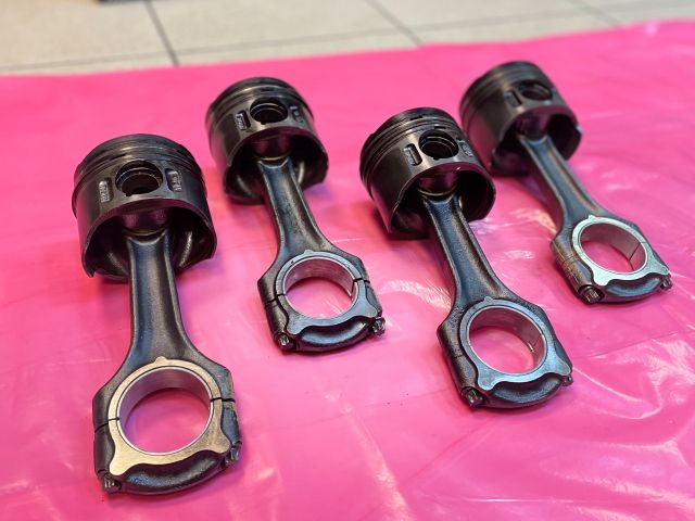 bontott MERCEDES-BENZ VITO Dugattyú és Hajtókar