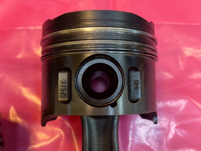 bontott MERCEDES-BENZ VITO Dugattyú és Hajtókar