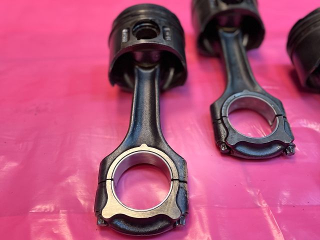 bontott MERCEDES-BENZ VITO Dugattyú és Hajtókar