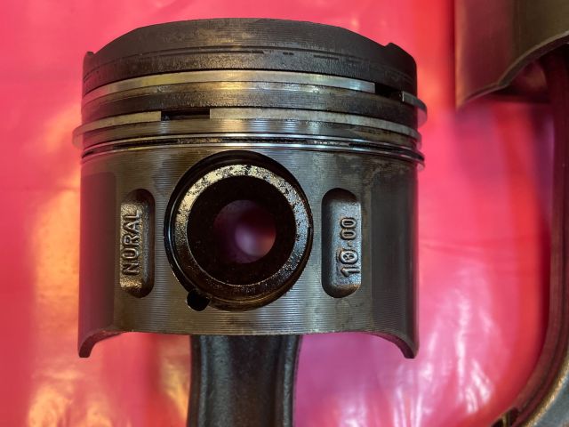 bontott MERCEDES-BENZ VITO Dugattyú és Hajtókar