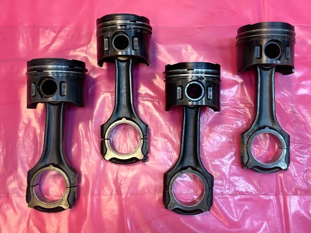 bontott MERCEDES-BENZ VITO Dugattyú és Hajtókar