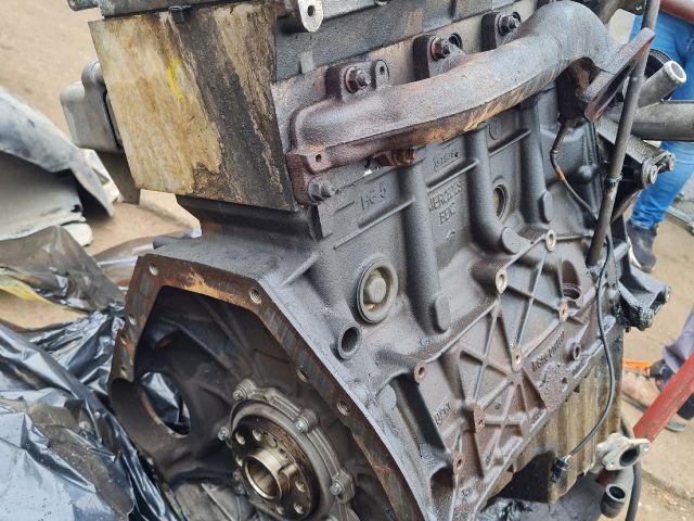 bontott MERCEDES-BENZ VITO Motor (Fűzött blokk hengerfejjel)