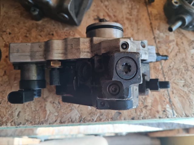 bontott MERCEDES-BENZ VITO Nagynyomású Szivattyú