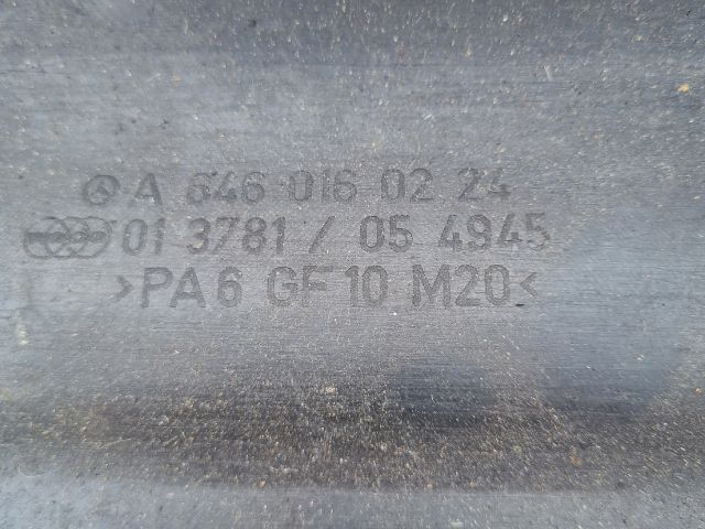 bontott MERCEDES-BENZ VITO Porlasztó Burkolat