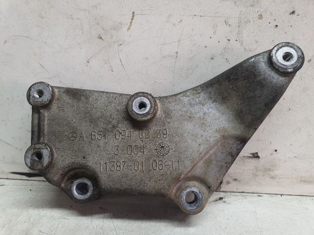 bontott MERCEDES-BENZ VITO Motor Tartó Bak (Fém)