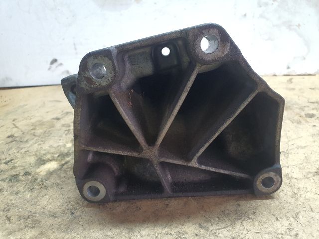 bontott MERCEDES-BENZ VITO Motor Tartó Bak (Fém)