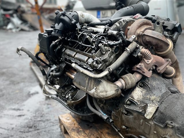 bontott MERCEDES-BENZ VITO Motor (Fűzött blokk hengerfejjel)