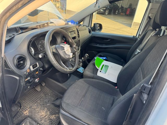 bontott MERCEDES-BENZ VITO Bal Csomagtérajtó Ajtóhatároló