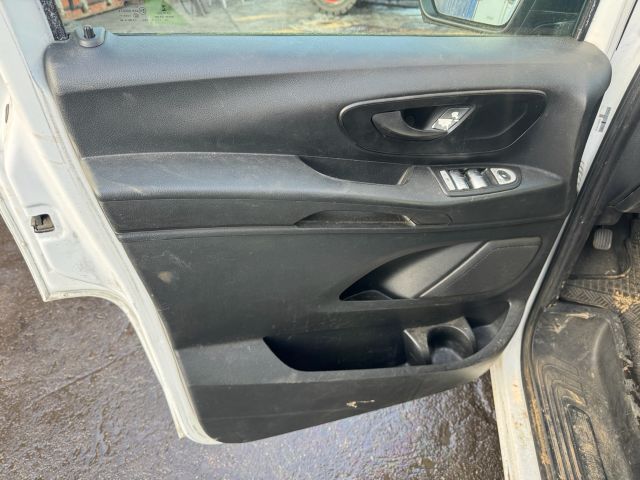 bontott MERCEDES-BENZ VITO Bal első Ajtóbehúzó