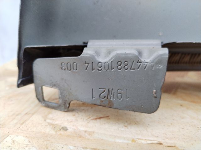 bontott MERCEDES-BENZ VITO Bal első Sárvédő