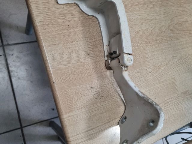 bontott MERCEDES-BENZ VITO Bal hátsó Alsó Zsanér