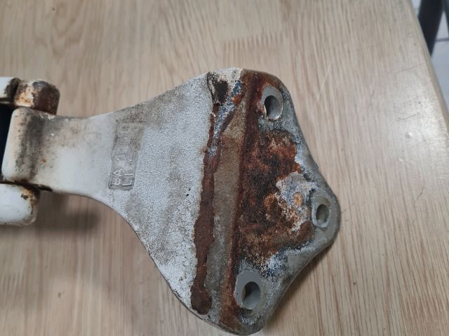 bontott MERCEDES-BENZ VITO Bal hátsó Alsó Zsanér