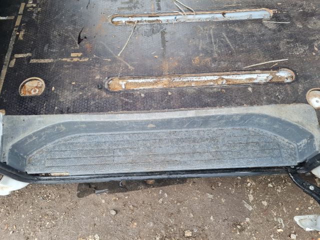 bontott MERCEDES-BENZ VITO Bal hátsó Belső Küszöb Burkolat