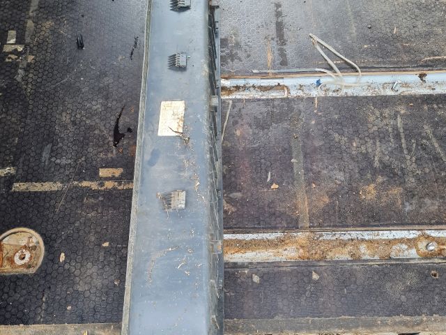 bontott MERCEDES-BENZ VITO Bal hátsó Belső Küszöb Burkolat