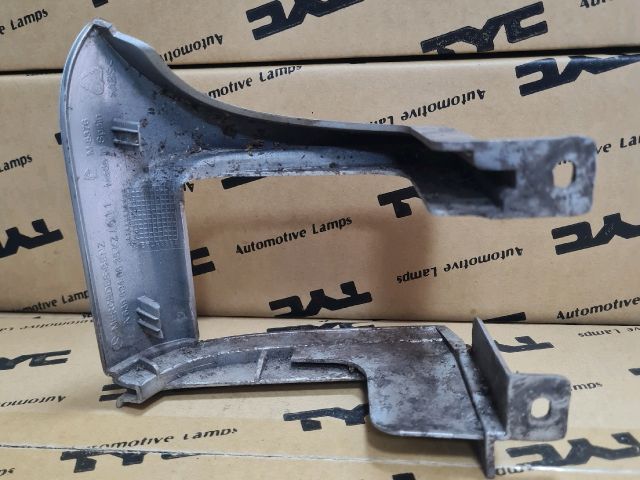 bontott MERCEDES-BENZ VITO Bal Hátsó Lámpa Bajusz Díszléc