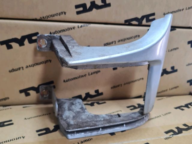 bontott MERCEDES-BENZ VITO Bal Hátsó Lámpa Bajusz Díszléc