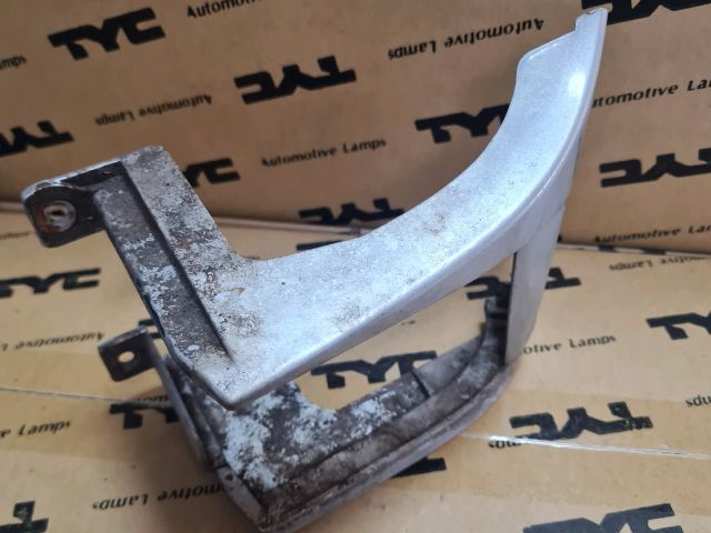 bontott MERCEDES-BENZ VITO Bal Hátsó Lámpa Bajusz Díszléc