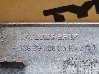 bontott MERCEDES-BENZ VITO Bal Hátsó Lámpa Bajusz Díszléc