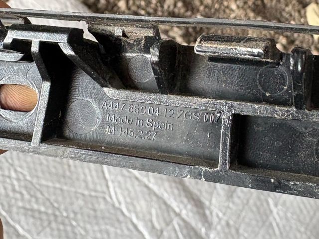 bontott MERCEDES-BENZ VITO Bal hátsó Oldal Lökhárító Tartó (Műanyag)