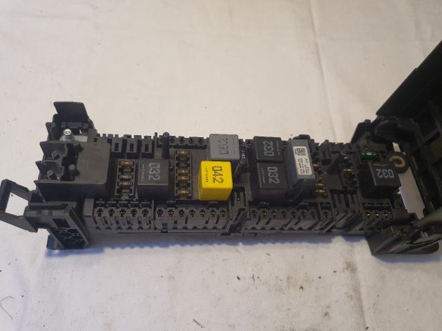 bontott MERCEDES-BENZ VITO Biztosítéktábla Csomagtér