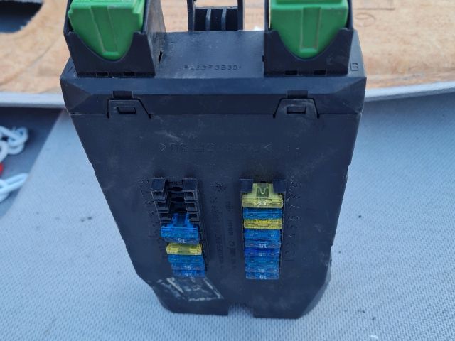 bontott MERCEDES-BENZ VITO Biztosítéktábla Utastér