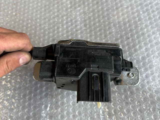 bontott MERCEDES-BENZ VITO Csomagtérajtó Zárszerkezet