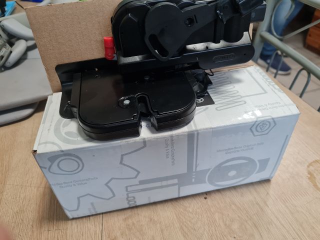 bontott MERCEDES-BENZ VITO Csomagtérajtó Zárszerkezet