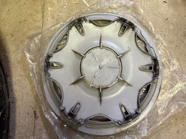 bontott MERCEDES-BENZ VITO Dísztárcsa (1 db)