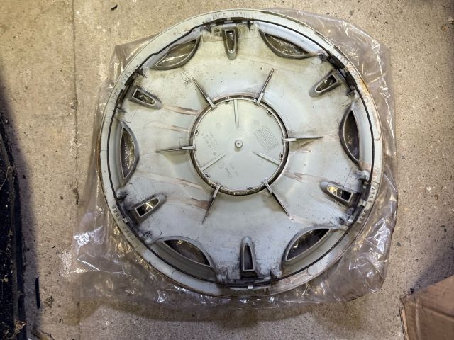 bontott MERCEDES-BENZ VITO Dísztárcsa (1 db)